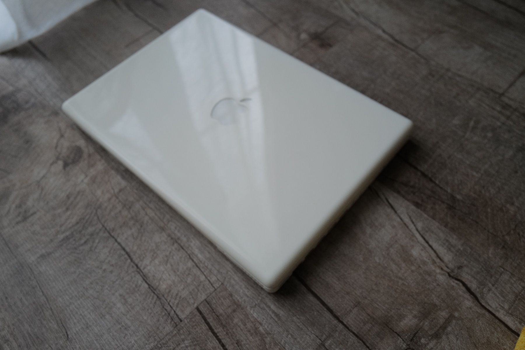 Apple Notebook: MacBook Early 2008 (MacBook4,1) – Usato da Port venduto da hgn1