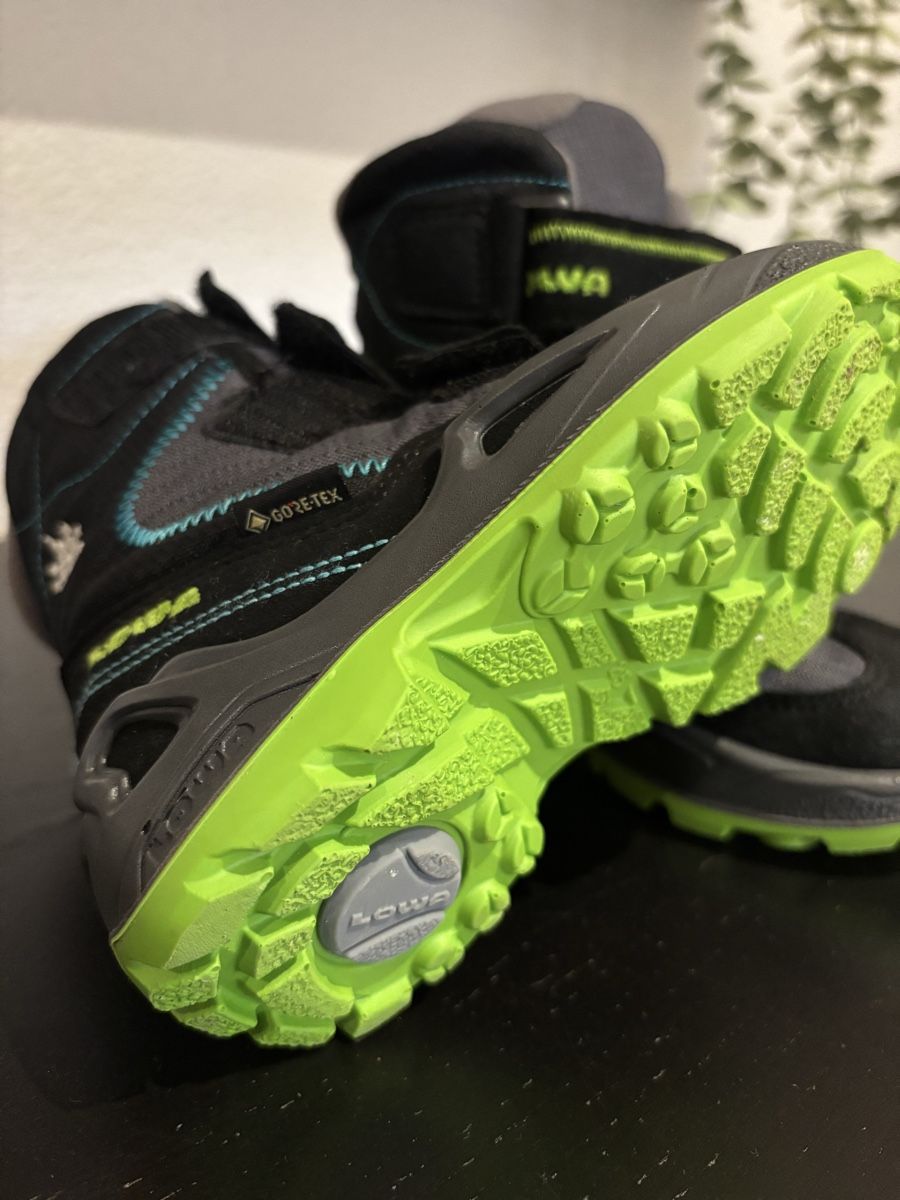 Lowa Schuhe für Jungen: LOWA Winterschuhe Grösse 25 – Gebraucht aus Siebnen von nicole.stillman 1