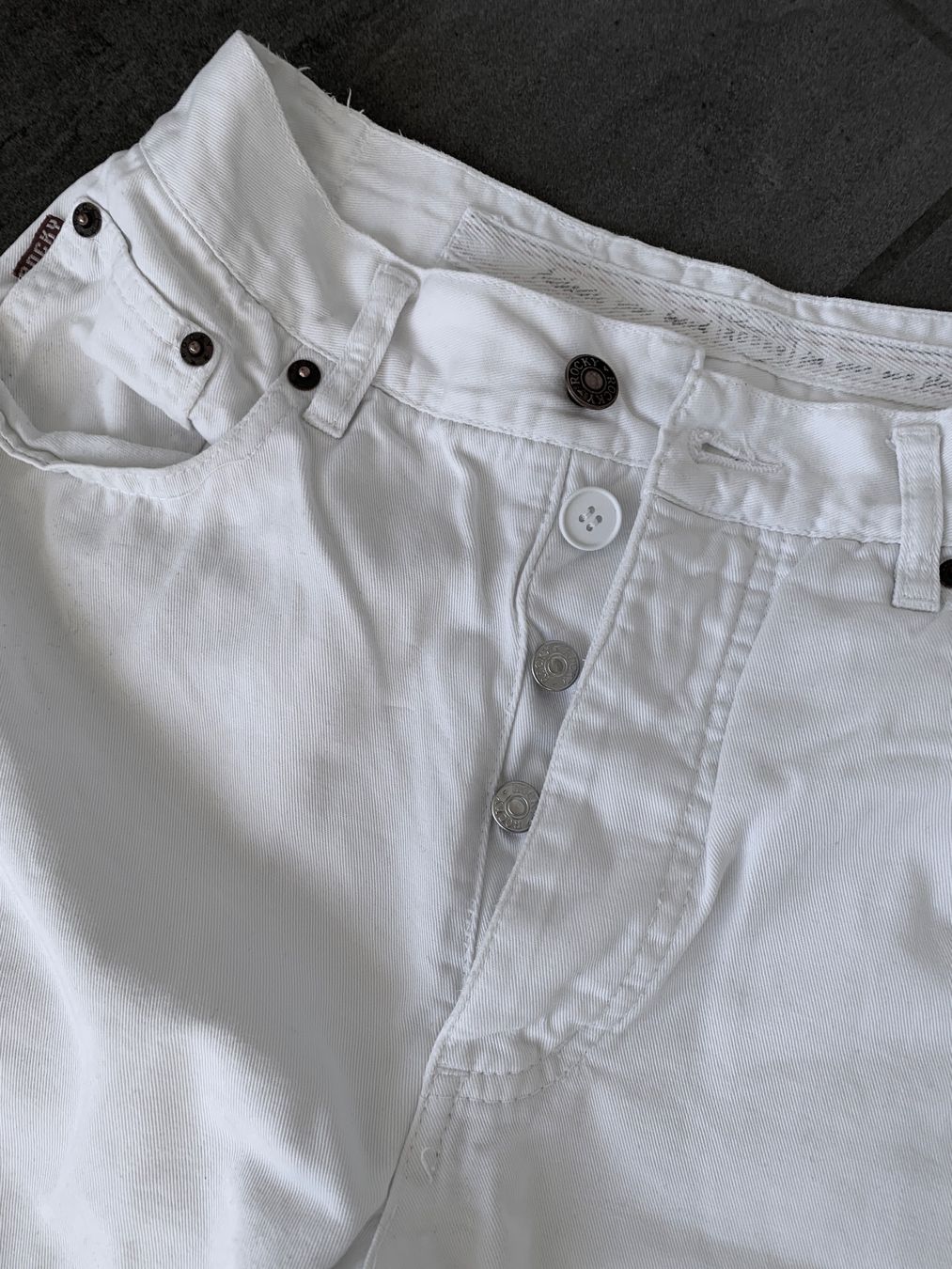 Jeans: Rocky weisse Jeans Damen M 32 – Gebraucht aus Auenstein von mar_8mxd 2