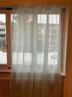 Vorhang 1 Stück, hellblau, leicht glänzend.