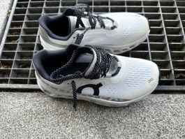 On Cloudmonster Laufschuhe weiss Grösse 38 guter Zustand