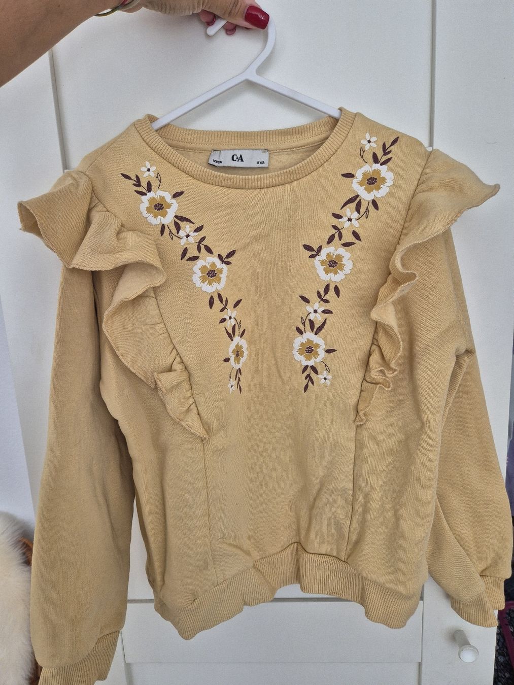 C&A Maglioni & Felpe: Pullover C&A gelb bestickt Grösse 128cm 8J – Usato da Biberist venduto da pingu_90