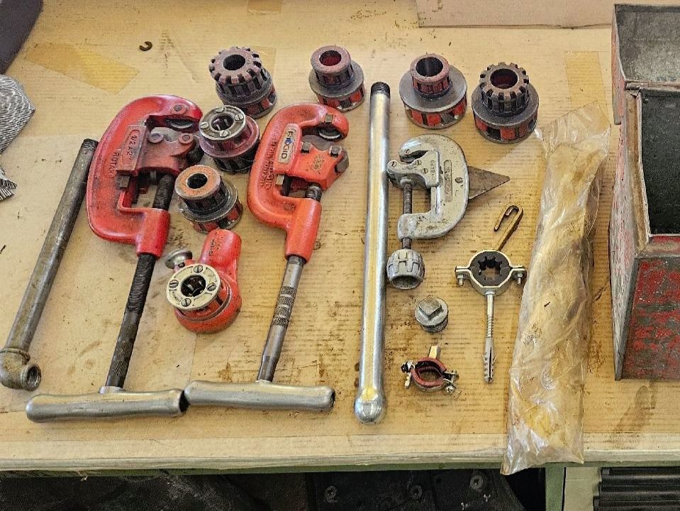Tous les outils: Gut erhaltener 🤩 Rohrschneider Satz, Gewindeschneider Set – D'occasion à Schötz par Vulkan2 2