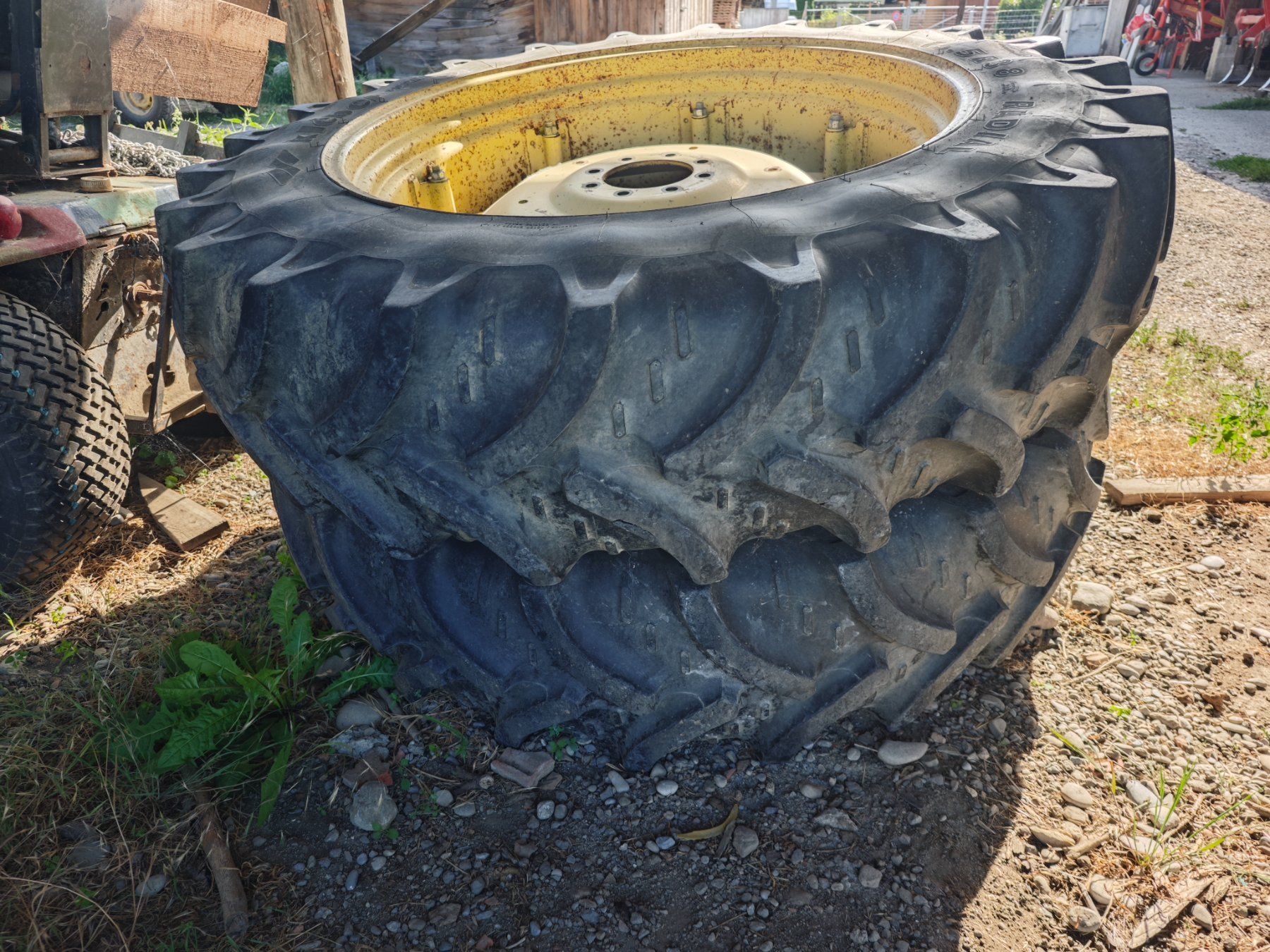 John Deere Tracteurs: John Deere Räder – D'occasion à Oberhasli par Steyr8180 1