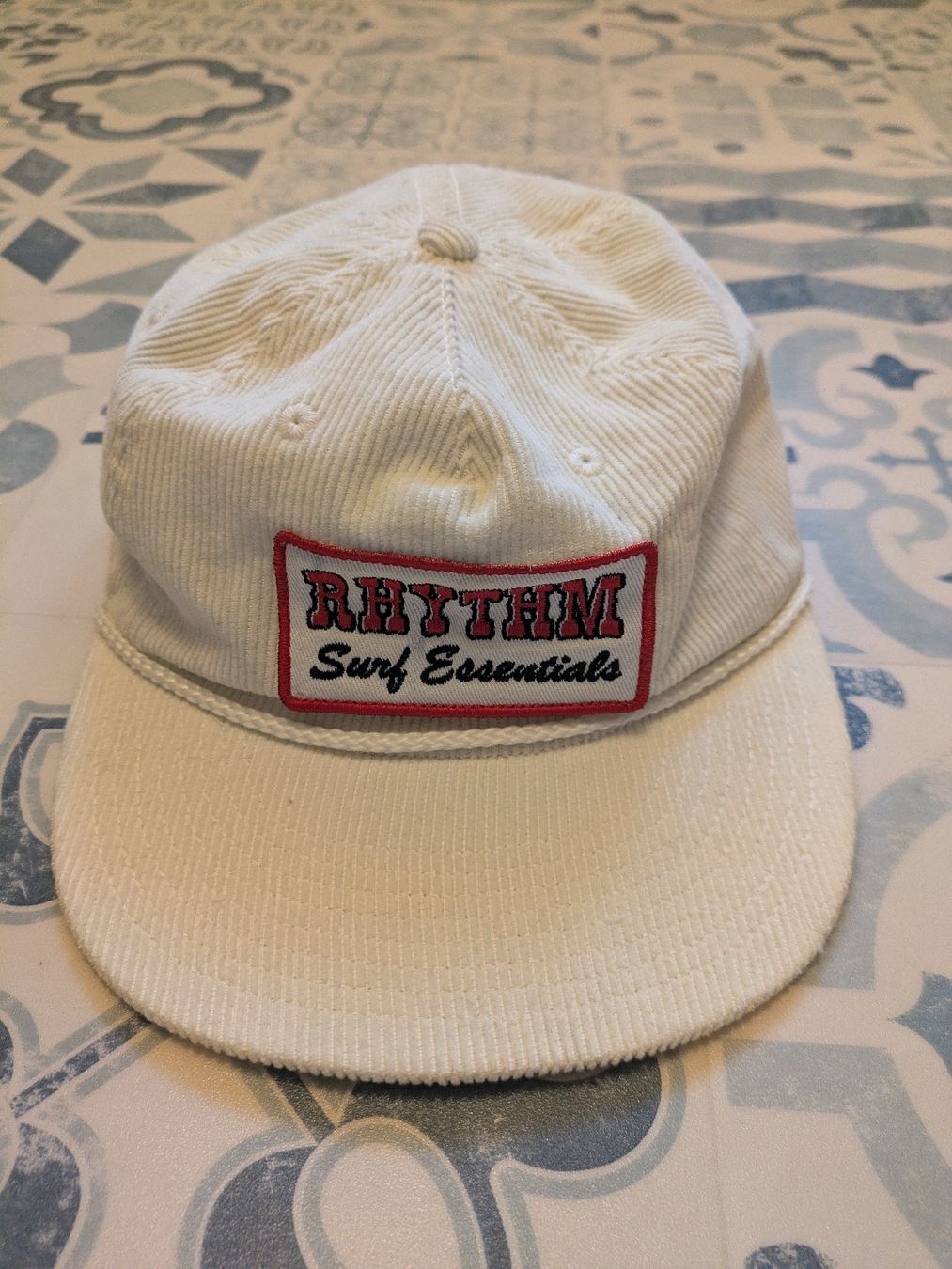Copricapi, berretti & cappellini: Cord Cap von Rhythm – Nuovo (secondo la descrizione) da Schwyz venduto da Magdalena86