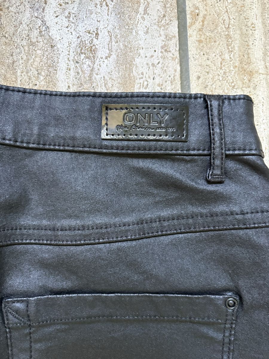 Only Pantaloni: Only Lederimitat Jeans Gr. M/32 – Usato da Nürensdorf venduto da Yellowstone09 4