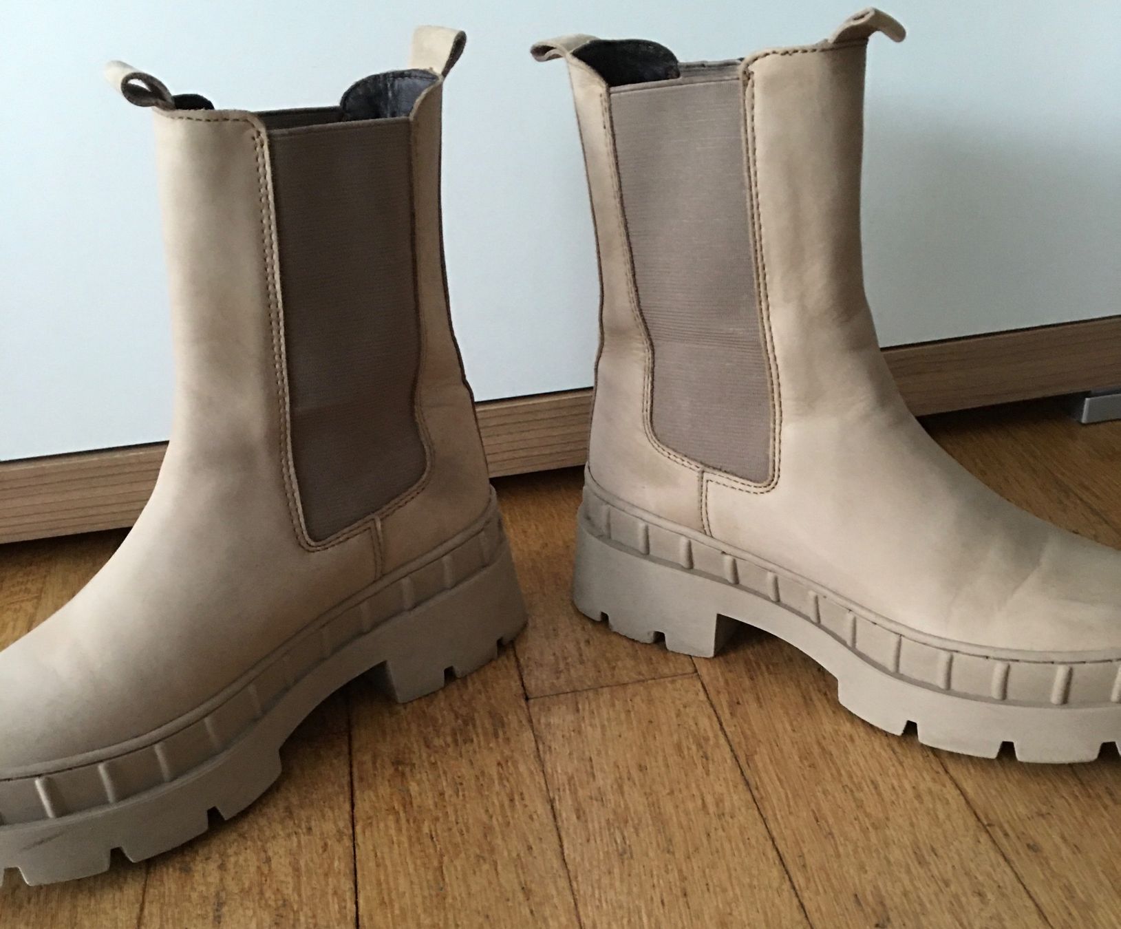 Scarpe da donna: Boots Stiefel Stiefeletten Schuhe Gr 37 – Usato da Grenchen venduto da Tirana 3