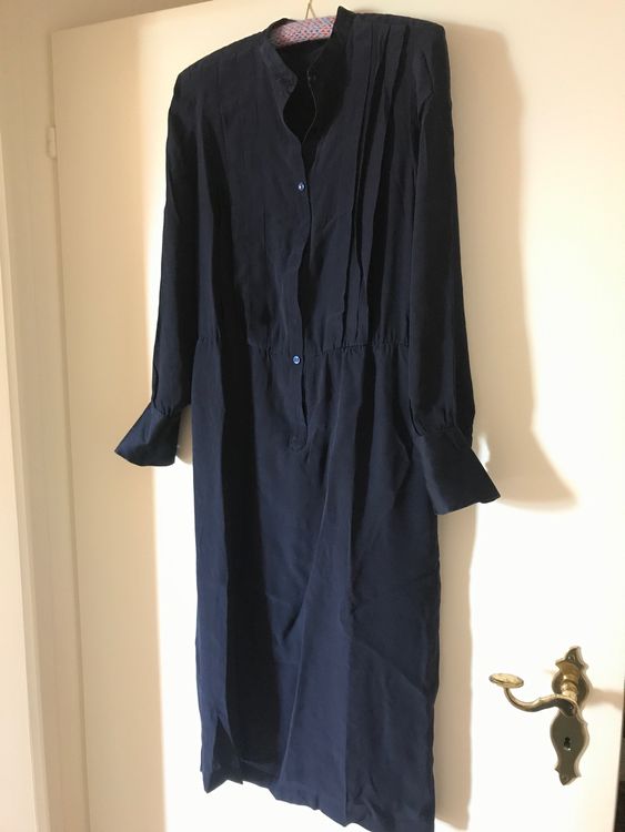 Robe Chic H&M Bleu Marine - Taille 36 - Effet Soie - Sans Manches - Parfaite Pour Occasions Formelles