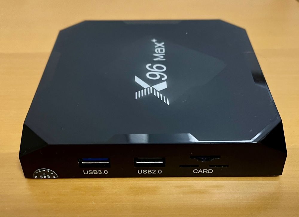 X96 MAX+ Android TV Retro Gaming Box mit Controller (Gebraucht) in ...