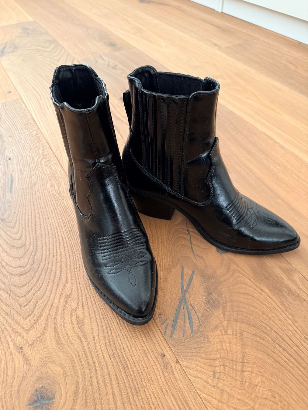 Only Scarpe da donna: Stivaletti neri ONLY EUR 36 – Usato da Liestal venduto da HAELV