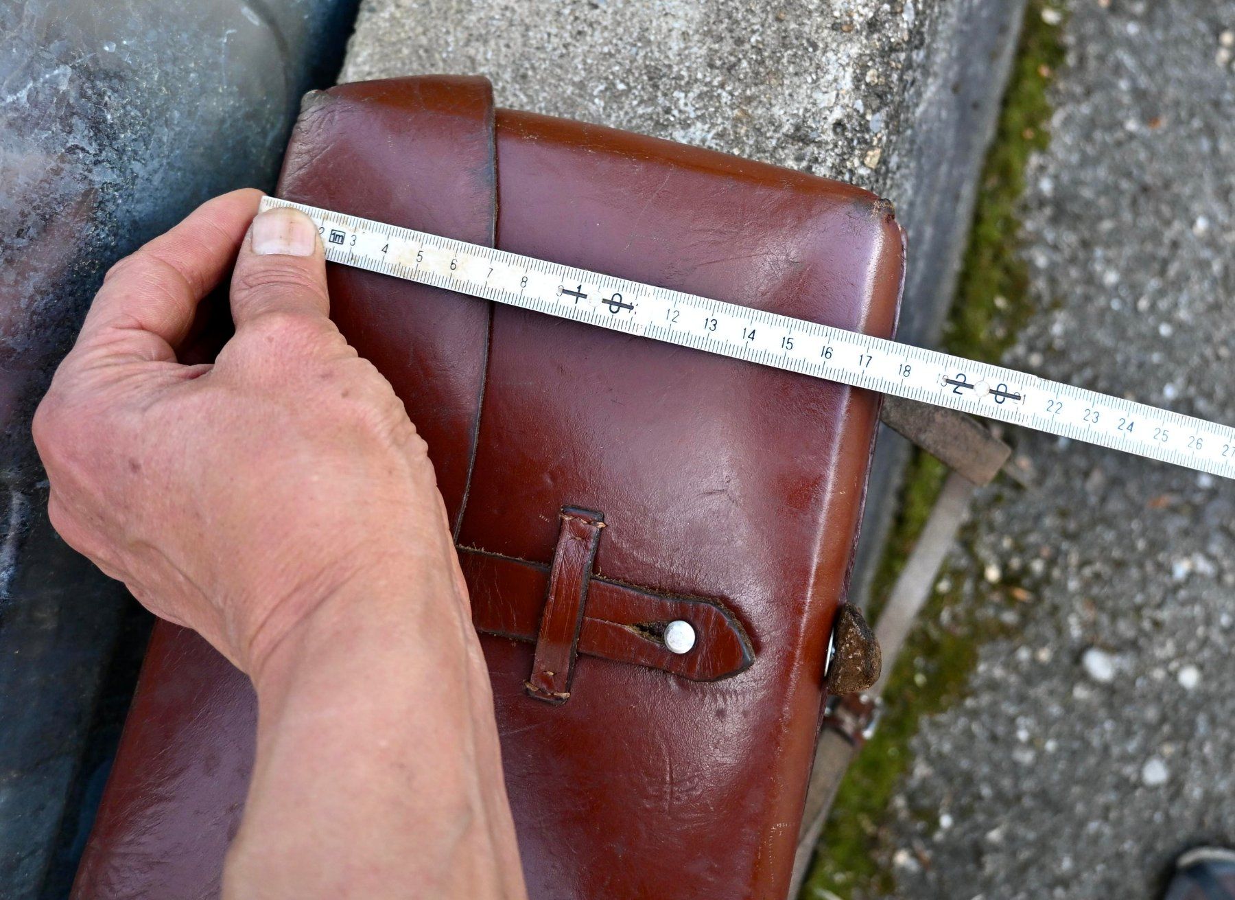 Schweizer Armee Taschen: Leder KARTENTASCHE der Schweizer ARMEE – Gebraucht aus Pfaffhausen von mono_rec 9