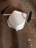 WC-Sitzerhöhung mit Armlehnen weiss Universal, gebraucht
