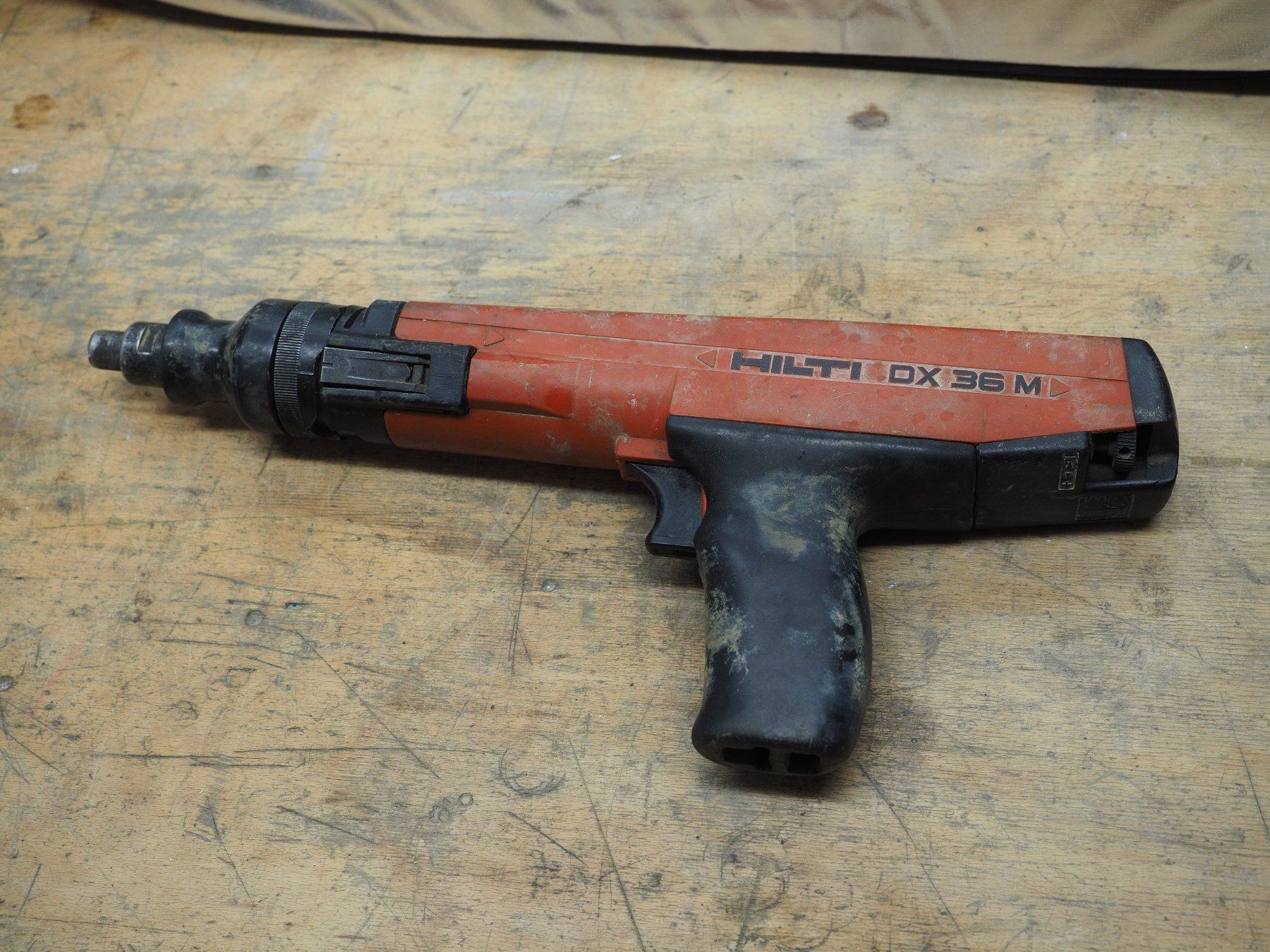Hilti Tous les outils: Schussapparat   "HILTI DX36M" – D'occasion à Arboldswil par Alexis46 4