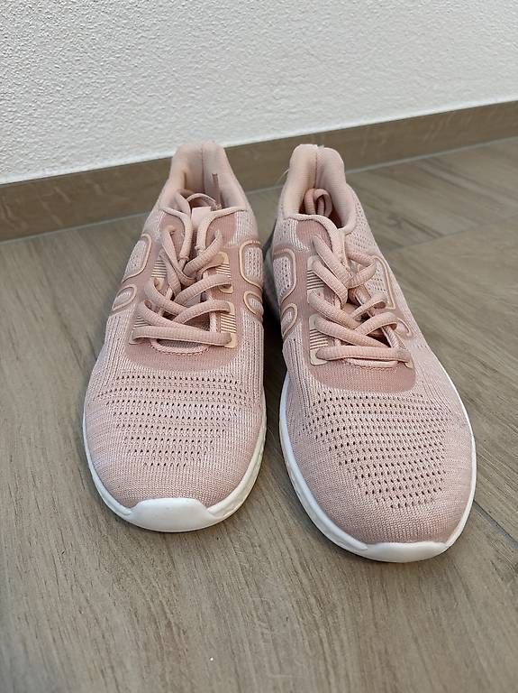 Schuhe für Mädchen: Rosa Turnschuhe – Gebraucht aus Niederwil AG von jul_xms5 1