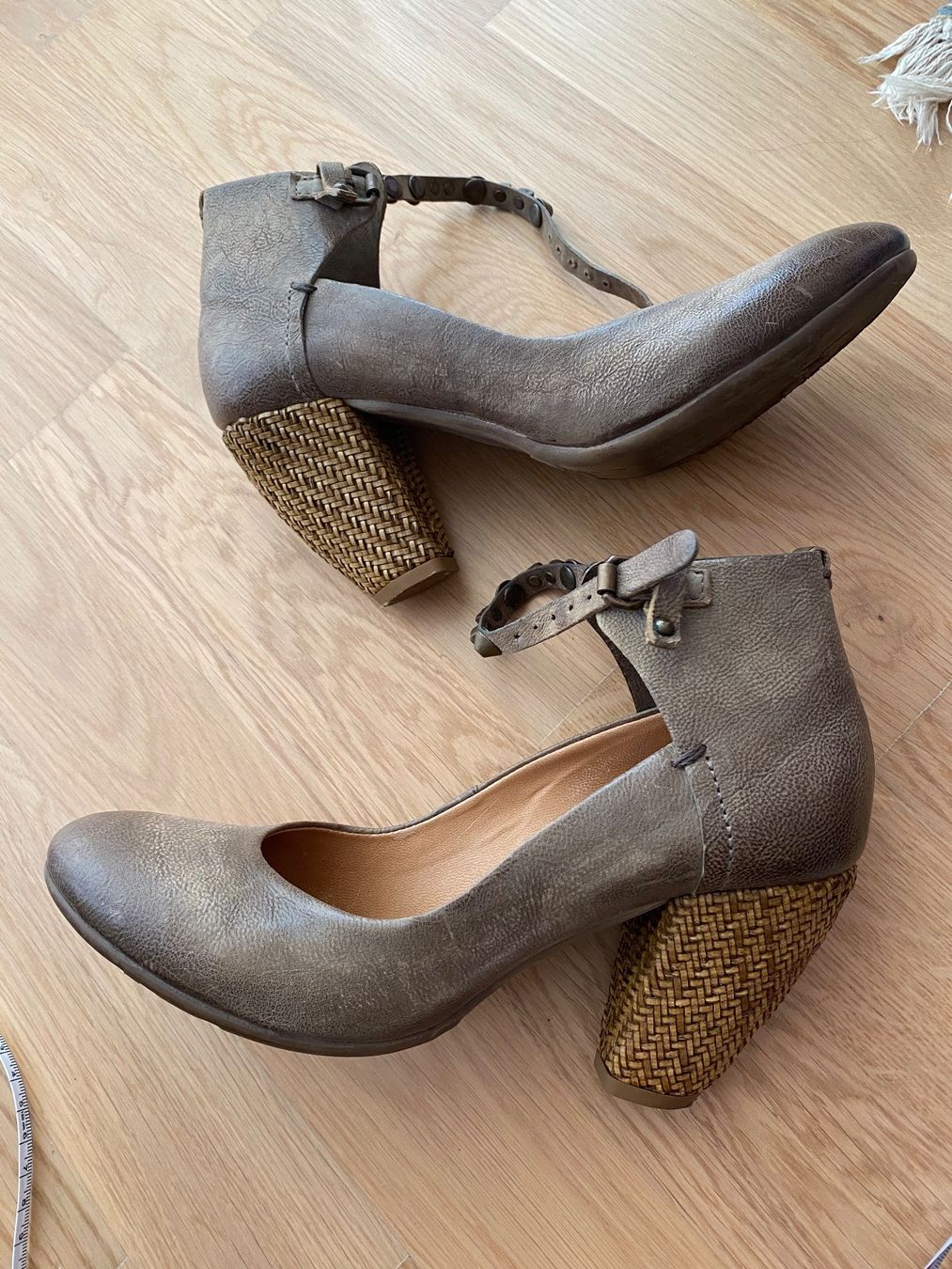 A.S.98 Scarpe da donna: Airstep A.S.98 Escarpins à brides – Usato da Clarens venduto da OptitesJoliesChoses 2
