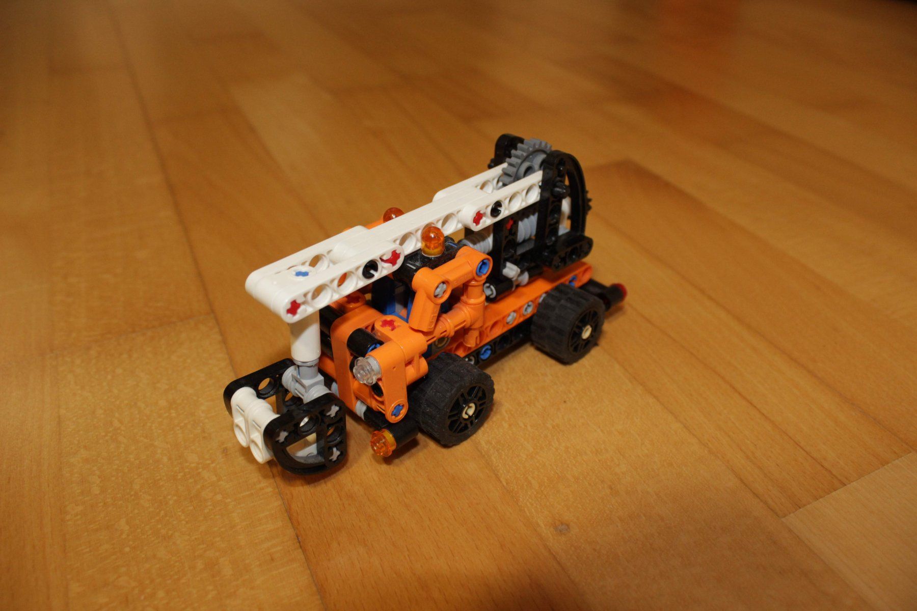Lego Kit di costruzioni: Lego Technic 42088 Hubarbeitsbühne – Usato da Schinznach-Dorf venduto da Drn006