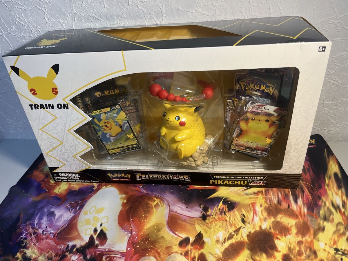 Pokémon Sammelbilder & Trading cards: Pokémon Celebrations Pikachu Vmax Box ungeöffnet – Neu und originalverpackt aus Trübbach von