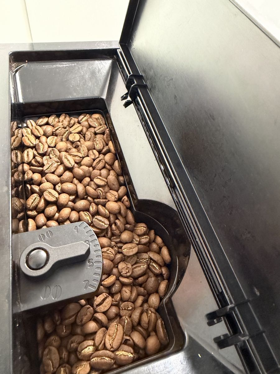 Macchine per caffè & Macchine per espresso: alte Delonghi Kaffeemaschine Vollautomat – Usato da Uster venduto da Ninii003 5
