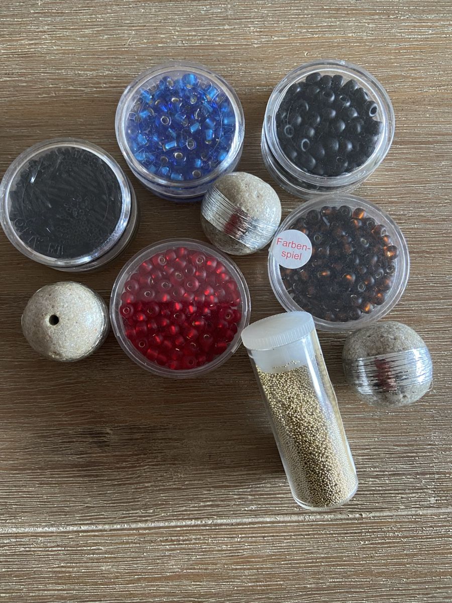 Kit bricolage: Bastelset: Diverse Perlen, Rocailles - Farbenfroh! – Nuovo (secondo la descrizione) da Dachsen venduto da Jimmy0 1
