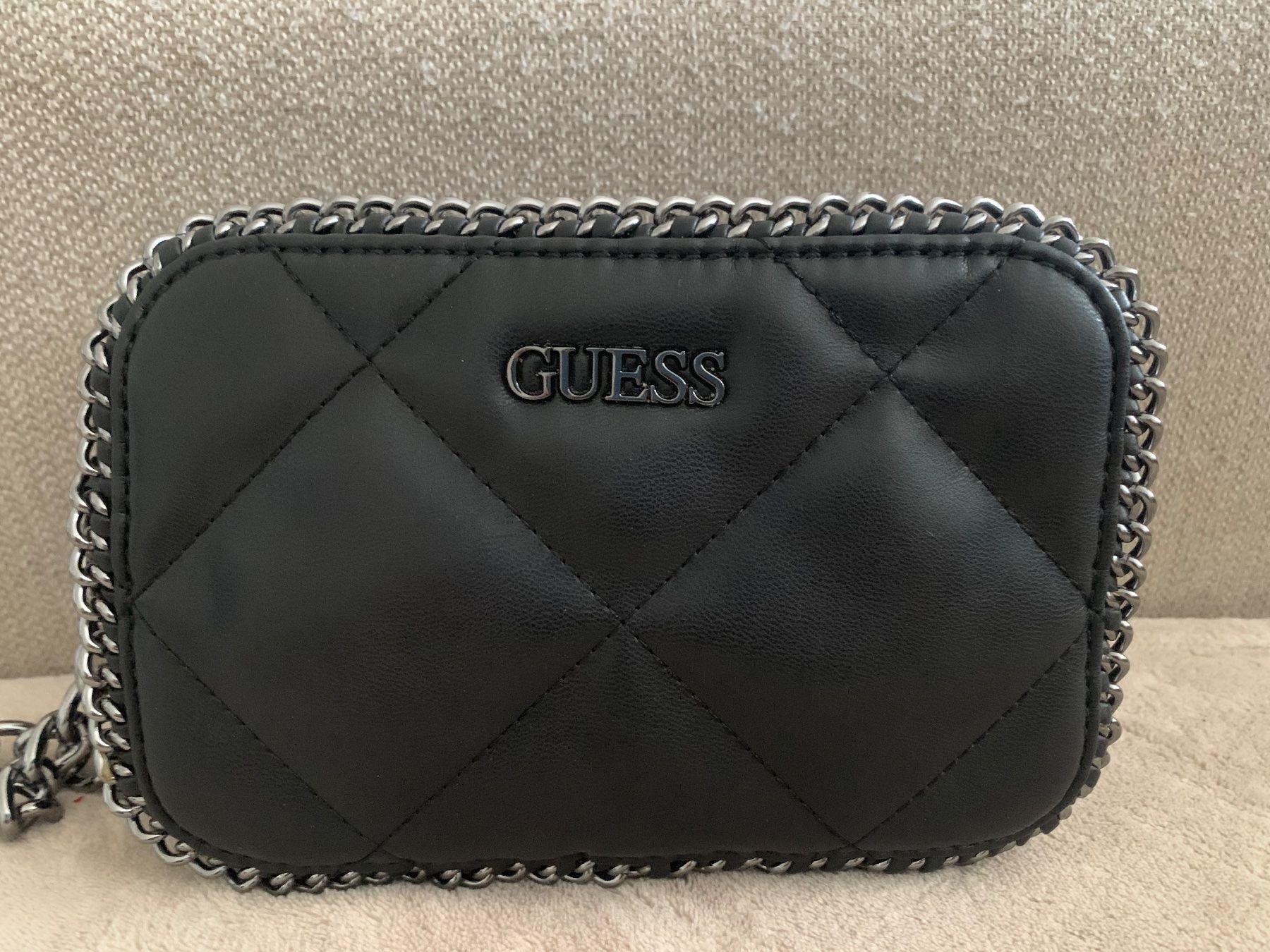 Guess Taschen für Damen: Sac bandoulière Guess – Gebraucht aus Genève von ste_k6dj
