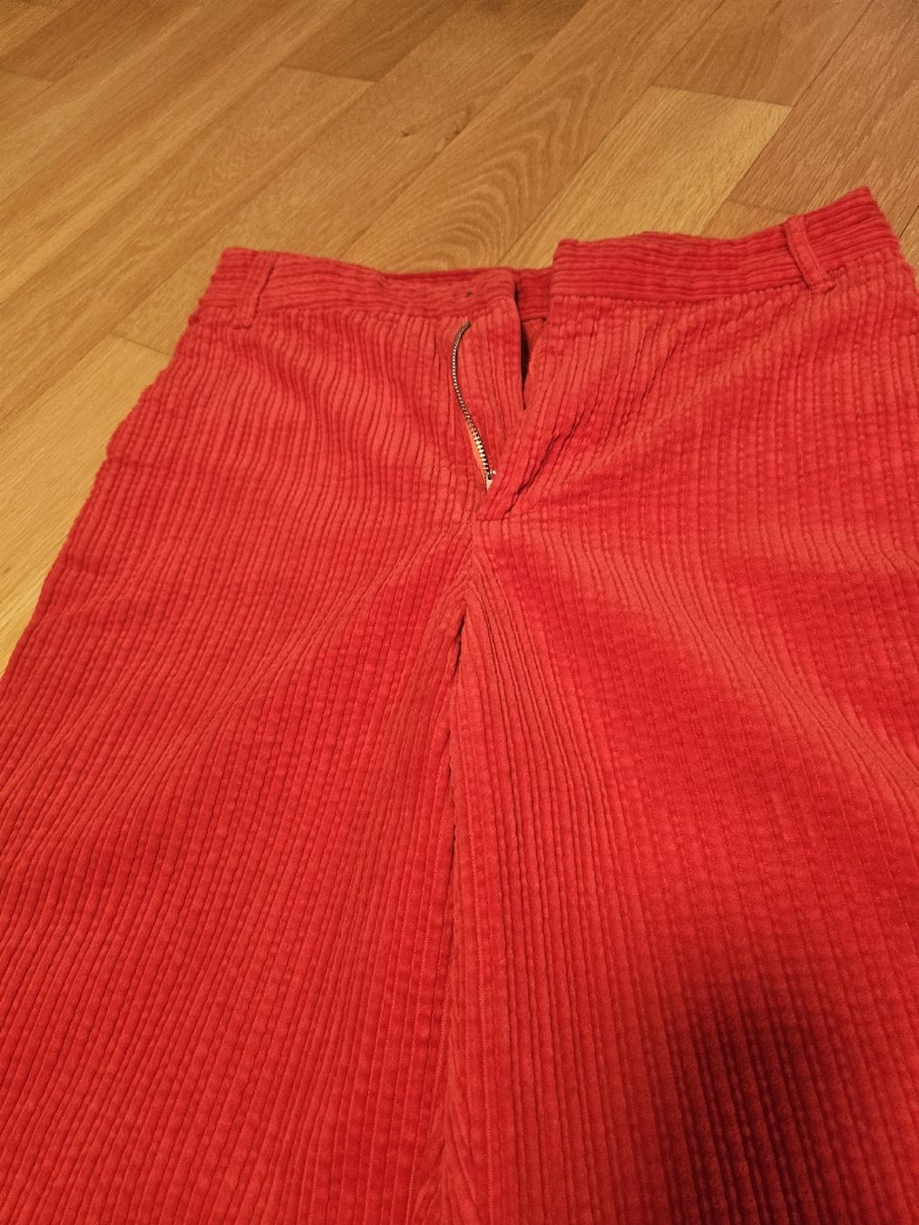 Zara Pantaloni: Zara corduroy trousers red S – Usato da Männedorf venduto da eli_y5vn 1
