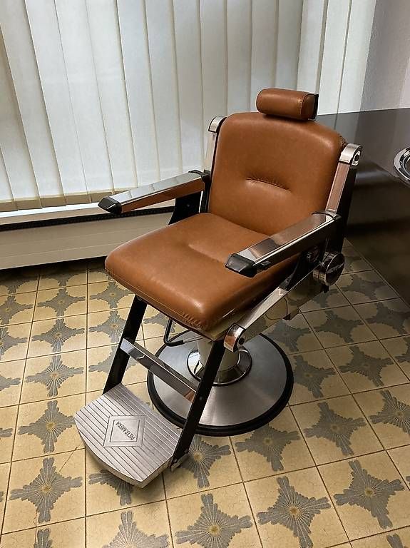 Poltrone: Matériel professionnel de coiffure  – Usato da Mont-Soleil venduto da cj76
