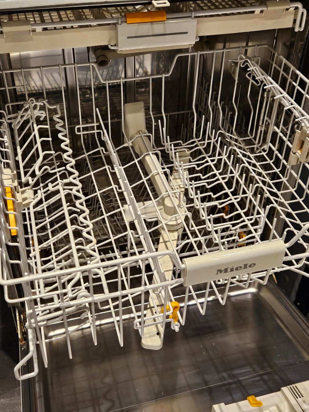 Miele Lavastoviglie: Miele Geschirrspüler – Usato da Bronschhofen venduto da weefs 6