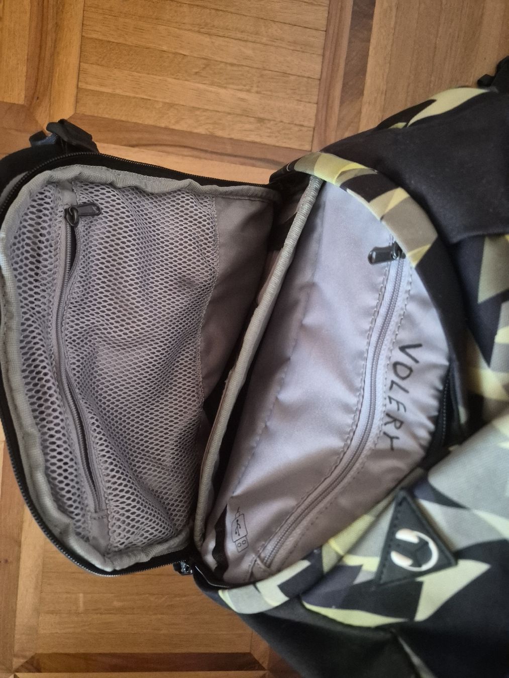 Satch Borse & Zaini: Satch Rucksack mit Regenschutz, 4 Fächer+ Flaschenhalter – Usato da Belp venduto da jul_56lk 4