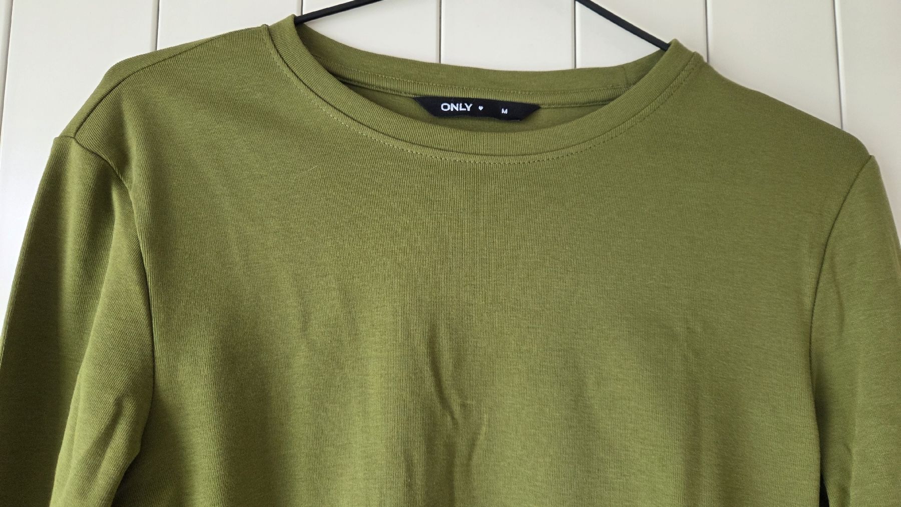 Only Maglioni & Felpe: ONLY T-Shirt Grösse M Olivgrün – Usato da Wohlen AG venduto da steffi_Bee 1