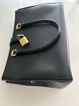 Handtasche schwarz mit Schloss Goldfarben Zustand gut