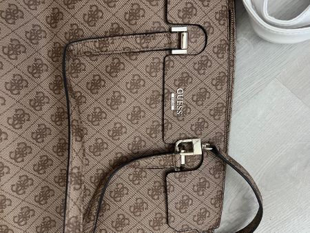 3 Damen Handtaschen Guess und weiter- neuwertig