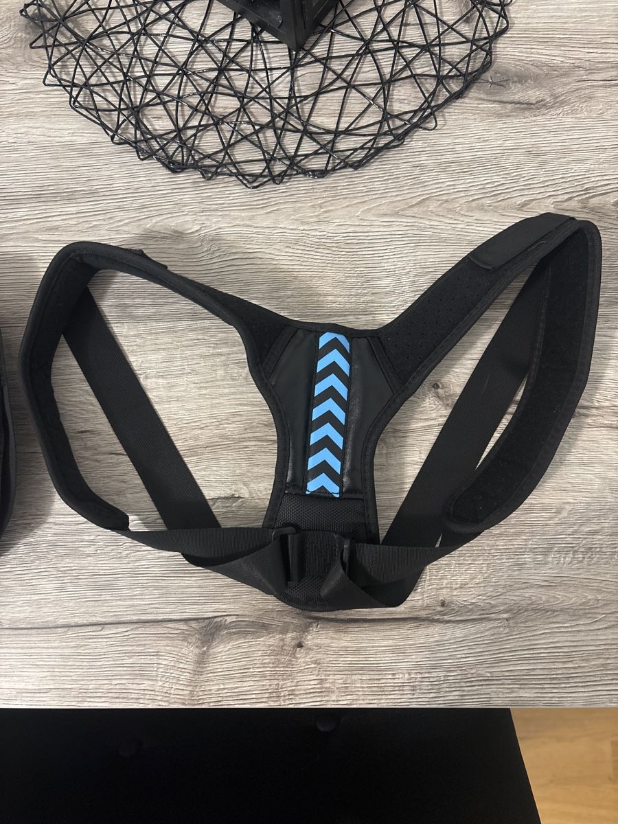 Top: Correcteur de Posture - Soutien Dorsal, Taille Ajustable – Usato da La Chaux-de-Fonds venduto da DANIELA19961996 2