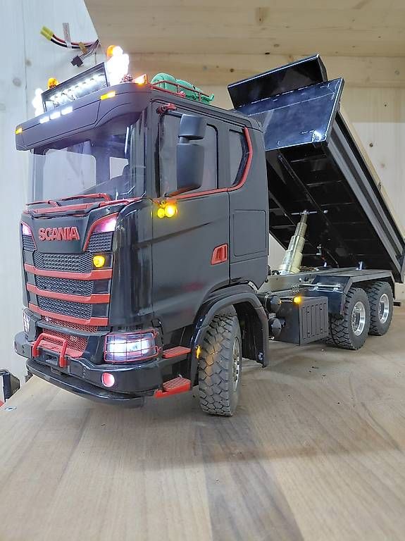 Modellini d'auto: Scania 1:14 6x6 3Achs Kipper  – Usato da Ried (Muotathal) venduto da simuu