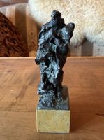 Abstrakte menschliche Bronzefigur auf Sockel nicht signiert