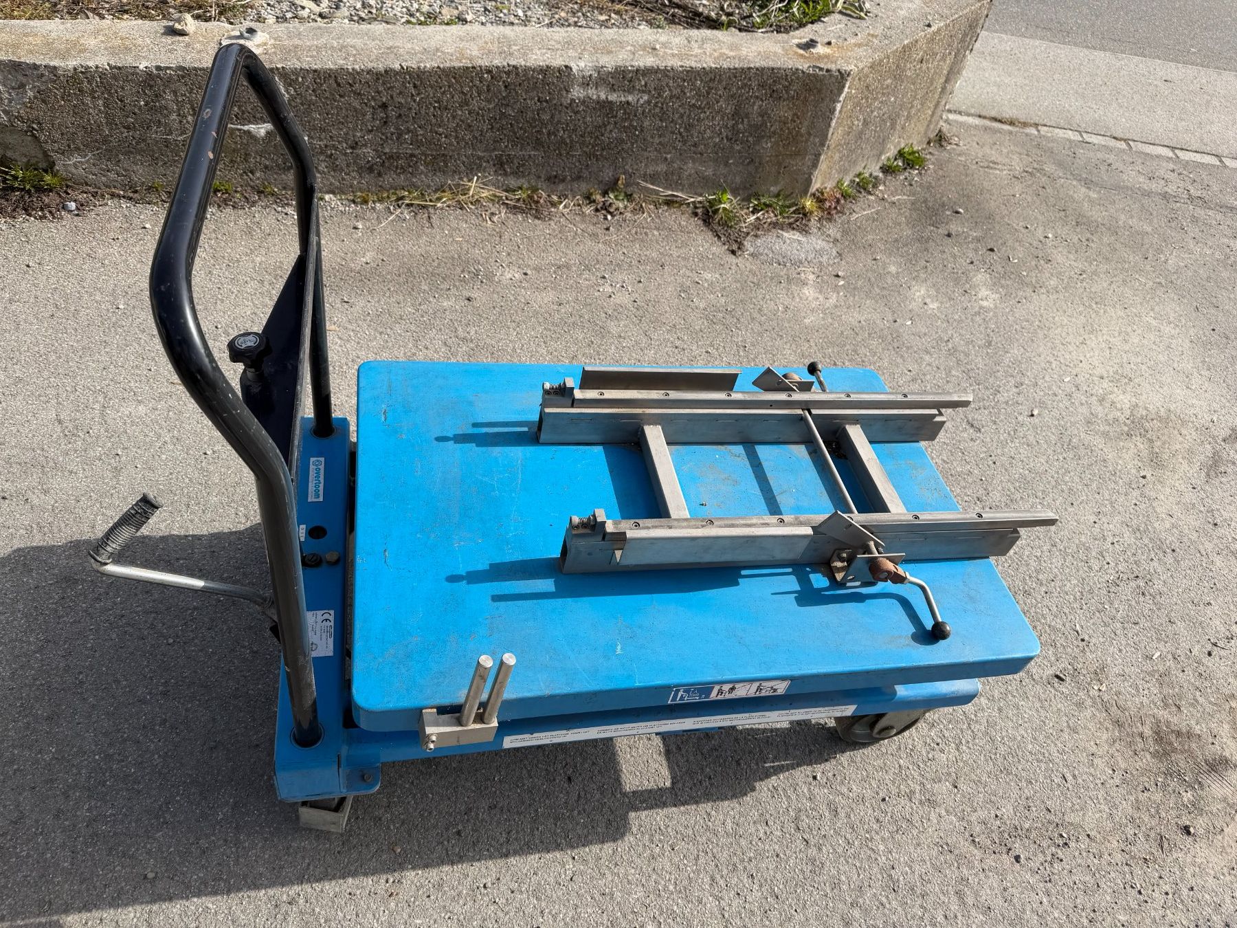 Piattaforme elevatrici & Crick: Mobilien Hydraulik-Scherenhubtischwagen Matreco – Usato da Uznach venduto da Kastro1987 6