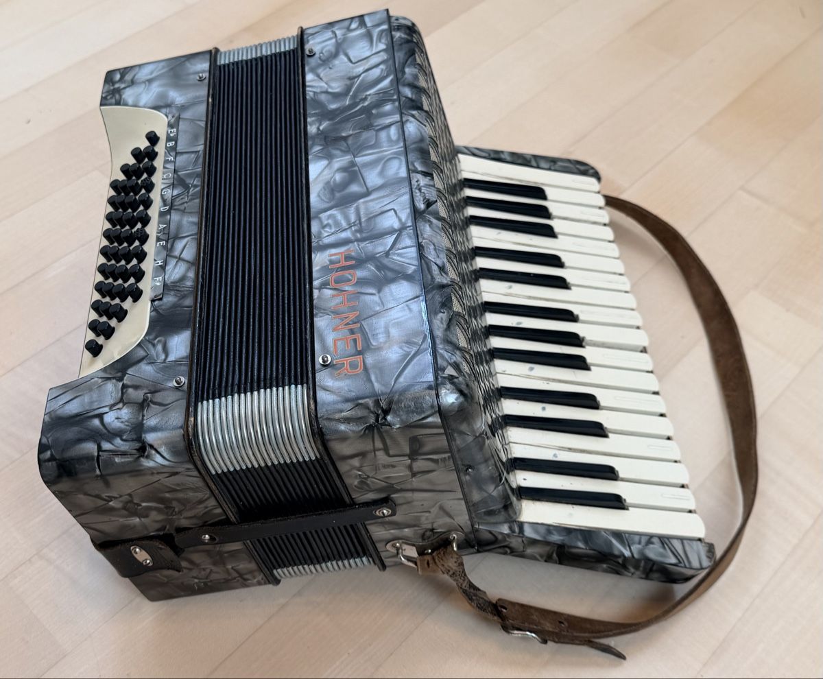 Hohner Strumenti musicali: Handorgel Akkordeon HOHNER – Usato da Walkringen venduto da Flyover 2