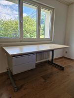 Gebrauchter Schreibtisch mit Schubladen