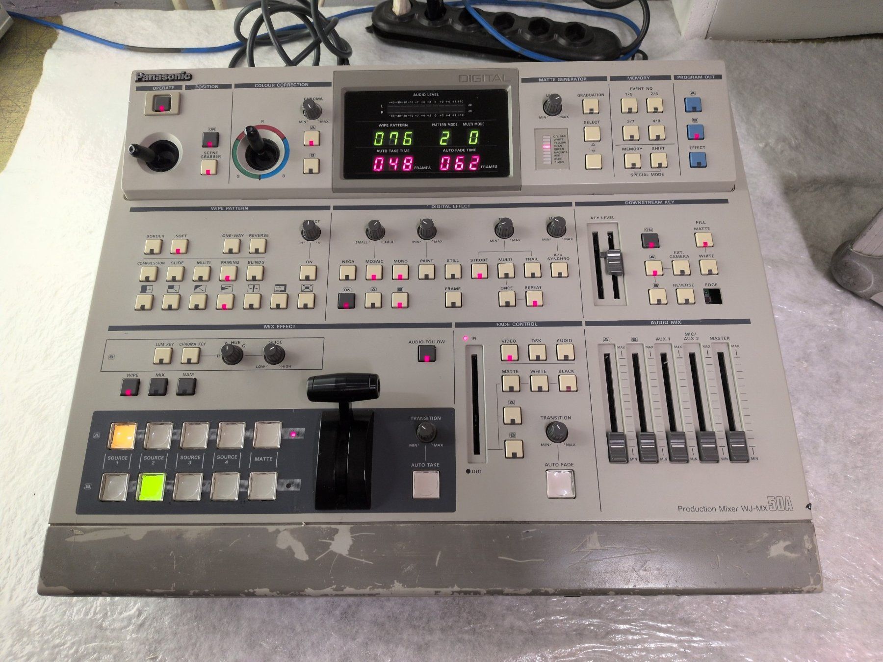 Panasonic Console di mixaggio: Panasonic WJ-MX50 Videomixer VJ + Flightcase! – Usato da Basel venduto da Fcol 1