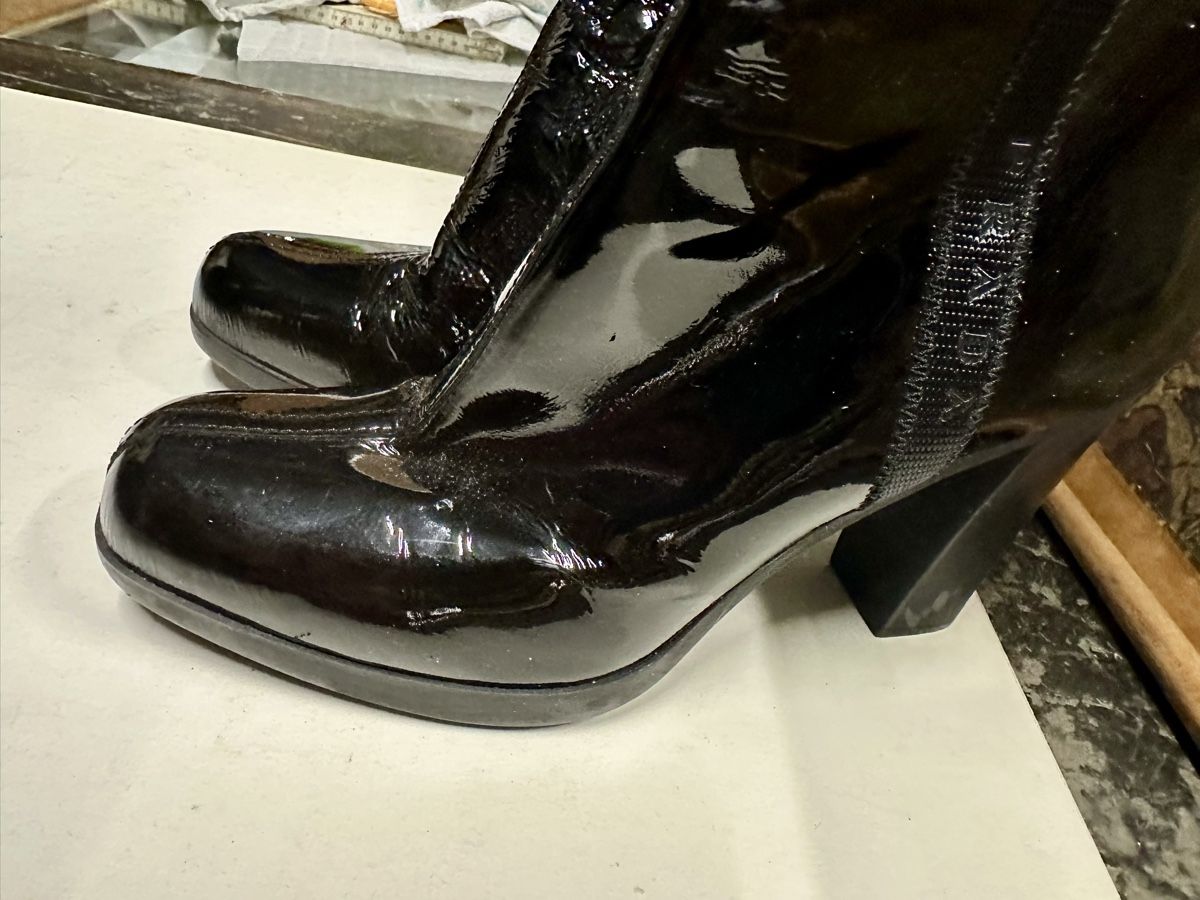 Prada Scarpe da donna: Bottes PRADA vernis noir taille 36. – Usato da Genève venduto da Tom6 3