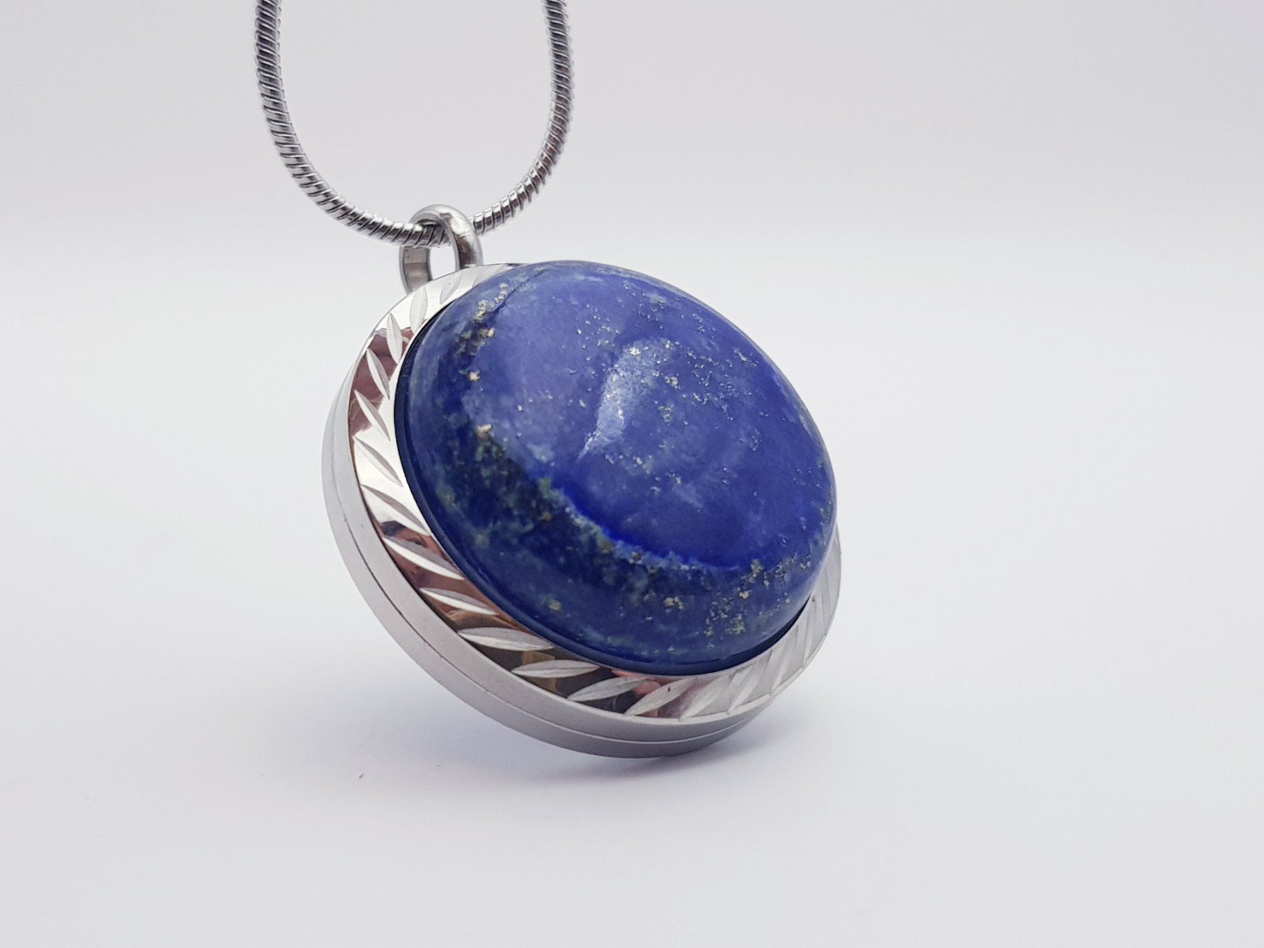Ciondoli: Medaillon befüllbar 30mm - Lapis Lazuli – Nuovo e nell'imballaggio originale da Menziken venduto da Zyropa 2
