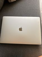 Apple MacBook Pro 16“ (2019) mit Zubehör