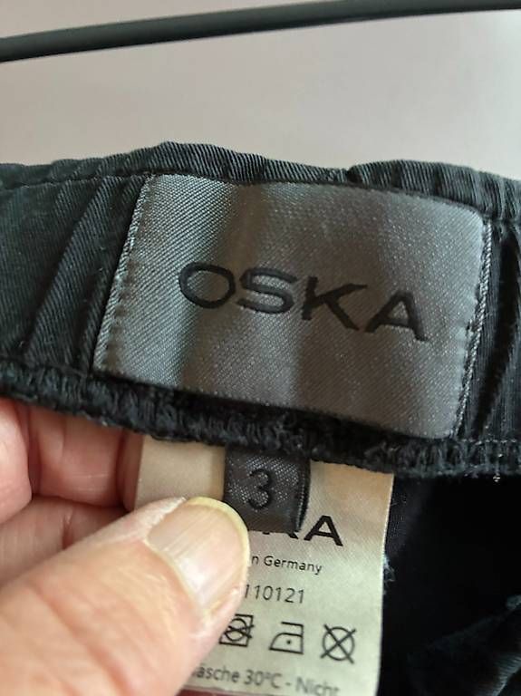 Oska Pantaloni: Schwarze Oska Hose in der Grösse 3 – Usato da Schüpfen venduto da Gaertli7 2