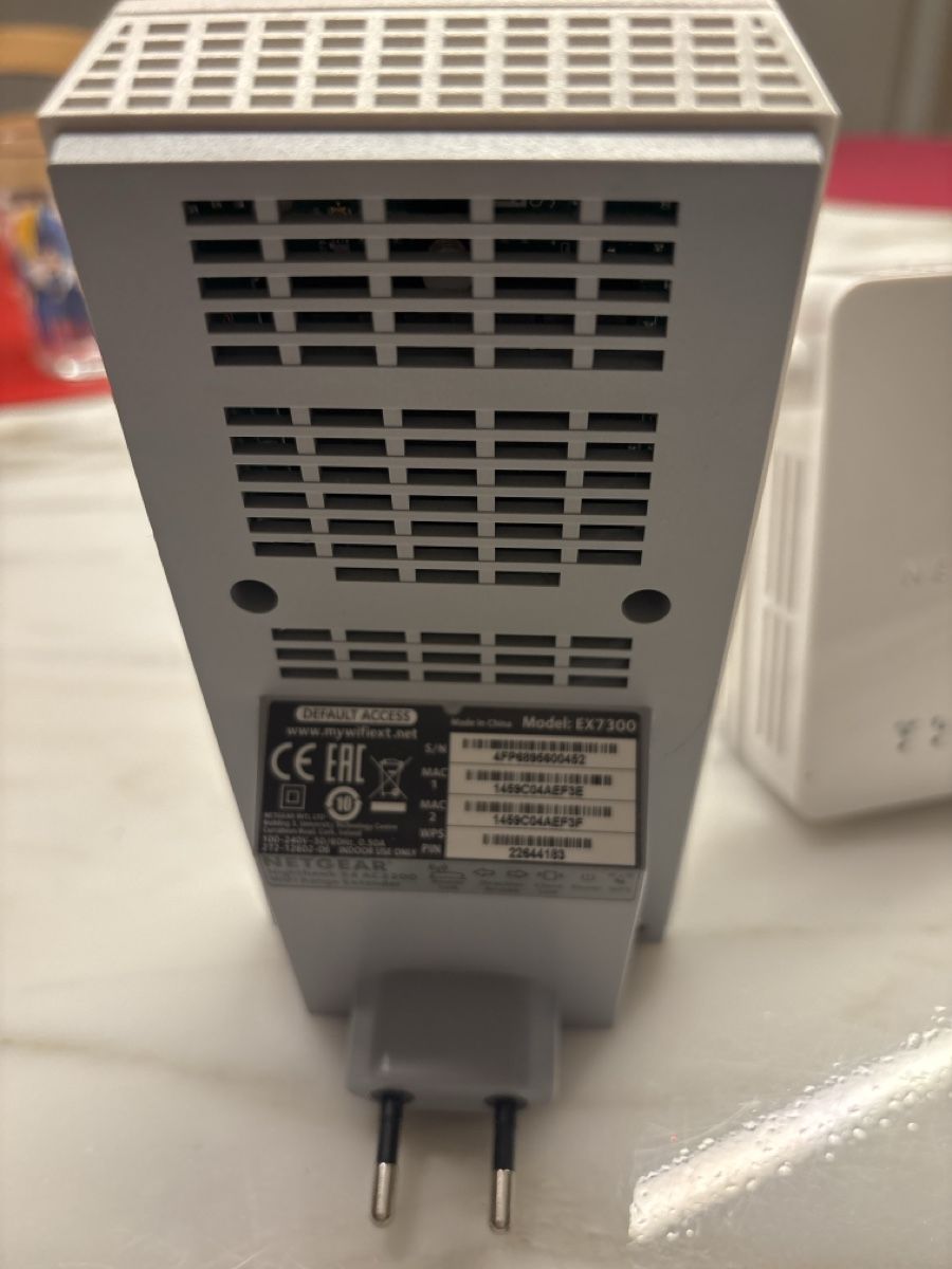Netgear WiFi: Netgear WiFi Range Extender EX7300 - Excellent Condition! – Usato da Genève venduto da Skigasp 1