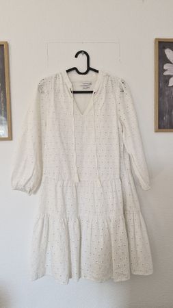 Kleid mit Lochstickerei weiss Grösse XS guter Zustand