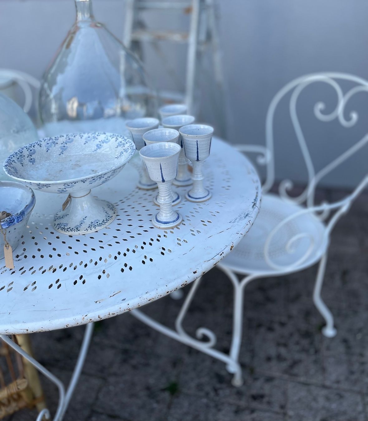 Tische: Blechtisch weiss 94cm – Gebraucht aus Sirnach von dasrosahaus 3