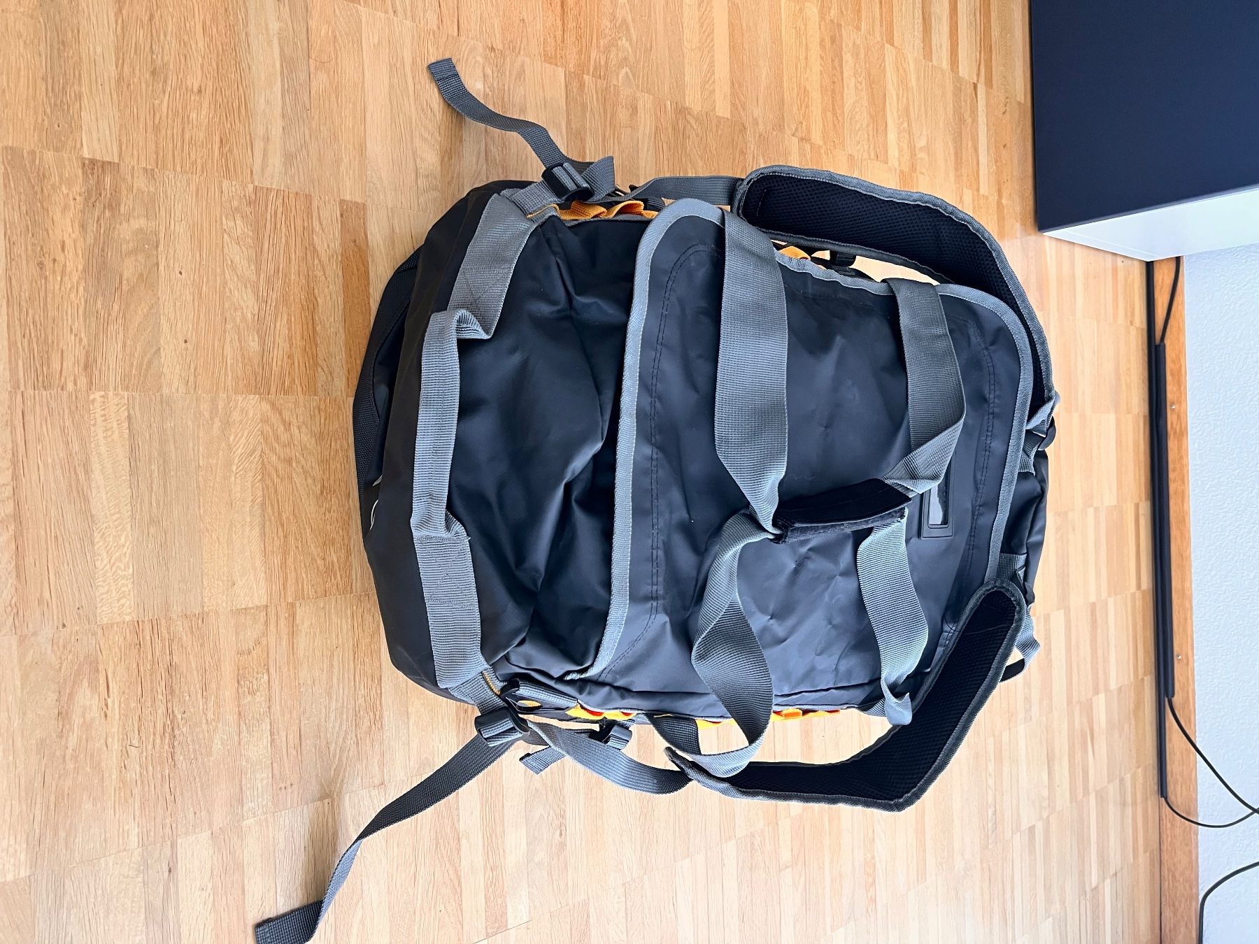 Borse: Ktec Duffelbag 60L Schwarz – Usato da St. Gallen venduto da ryo83 1