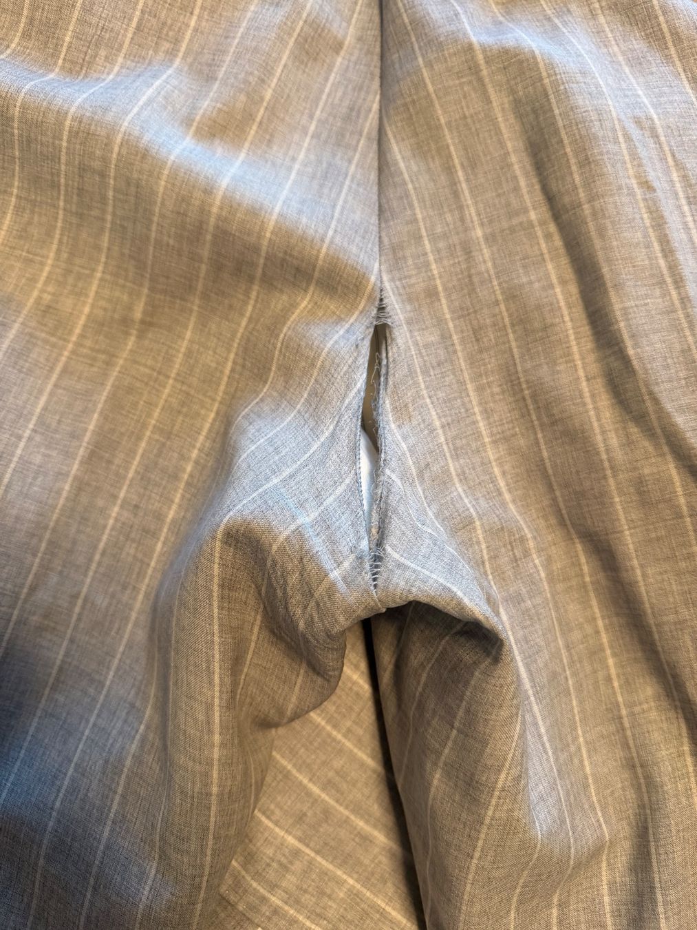 Suitsupply Completi, tute sportive e funzionali: Grauer Doppelreiher Anzug – Usato da Steffisburg venduto da GianZurbruegg 4