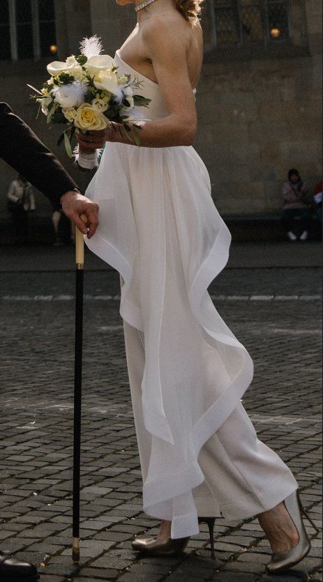 Tute: Braut Jumpsuit mit Seiden-Volants – Usato da Zürich venduto da JeanBng 1