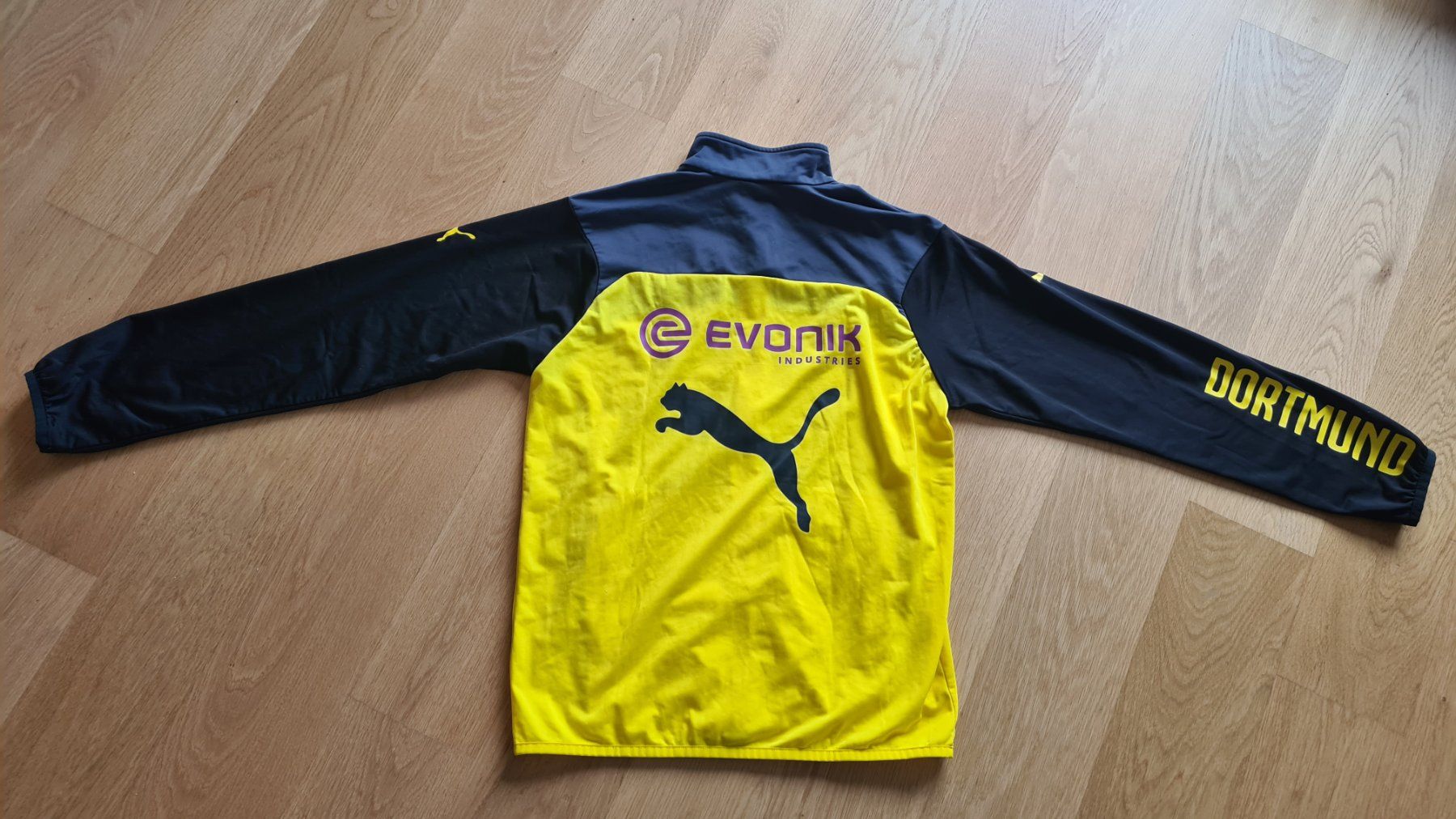 Puma Giacche: BVB Borussia Dortmund PUMA Trainingsjacke Jacke – Usato da Winterthur venduto da stufaphi 3
