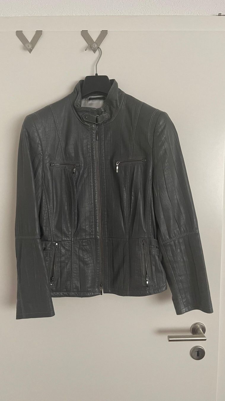 Jacken: Lederjacke Grau – Gebraucht aus Neukirch (Egnach) von sil_88cz